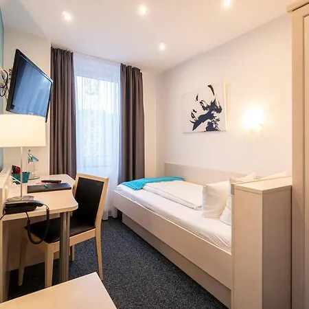 Deutscher Hof Szálloda 3*